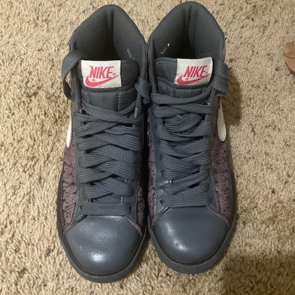 Nike Blazer High Top Sneakers Gray Purple scorpio edition. Red Bottoms. Size 6.